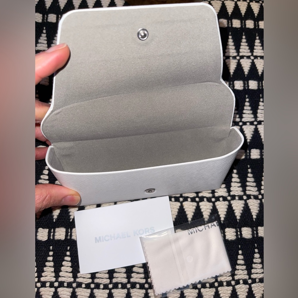 🆕 MICHAEL KORS Glasses Hard Case - Picture 2 of 3